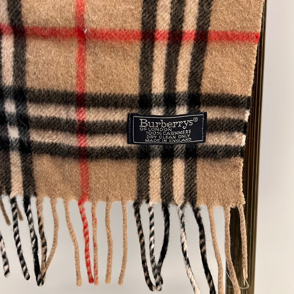 Slightly worn Burberry Cashmere scarf